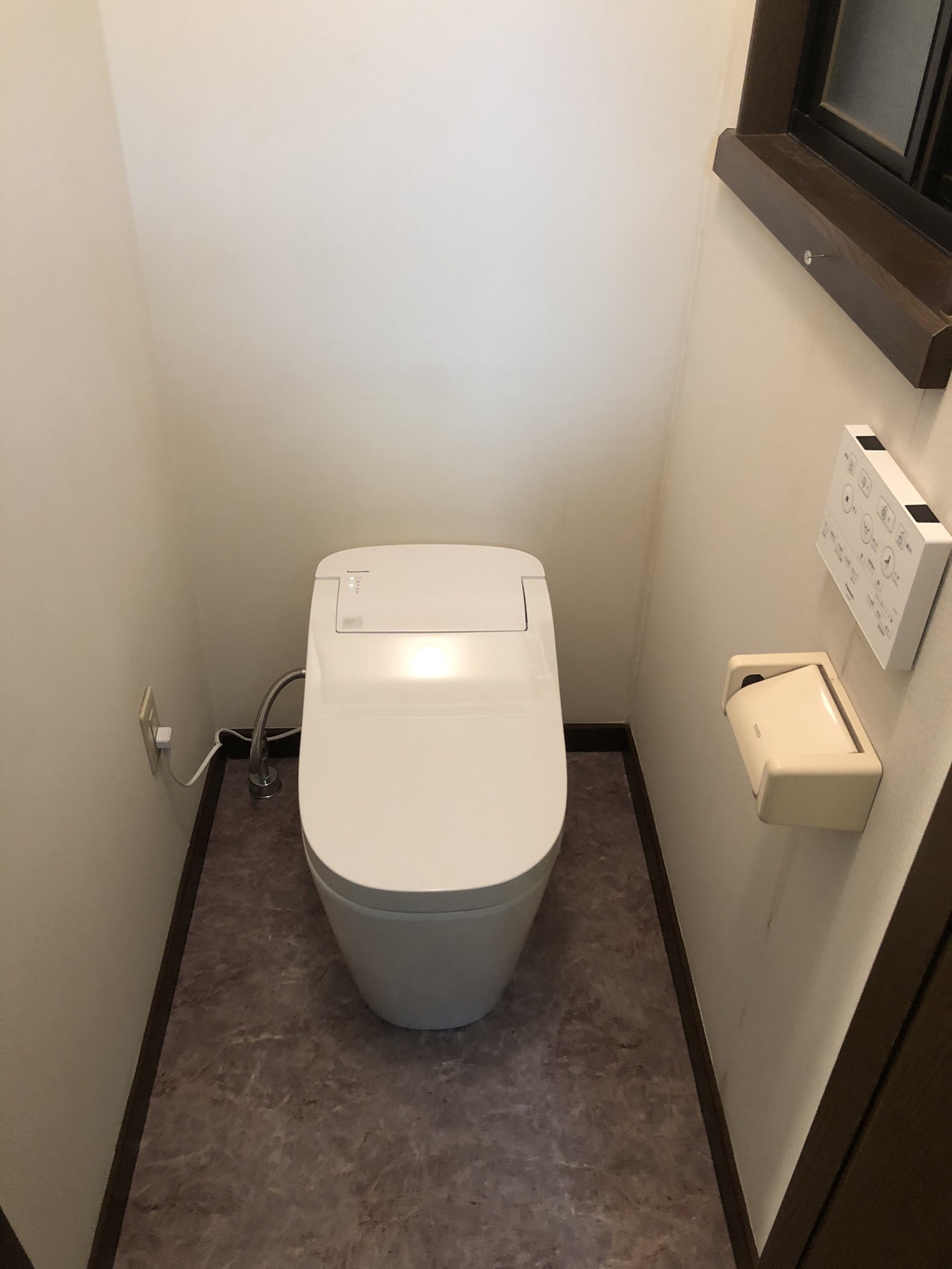 長野市　トイレ入替工事　パナソニック　アラウーノS160+床張り替えの写真