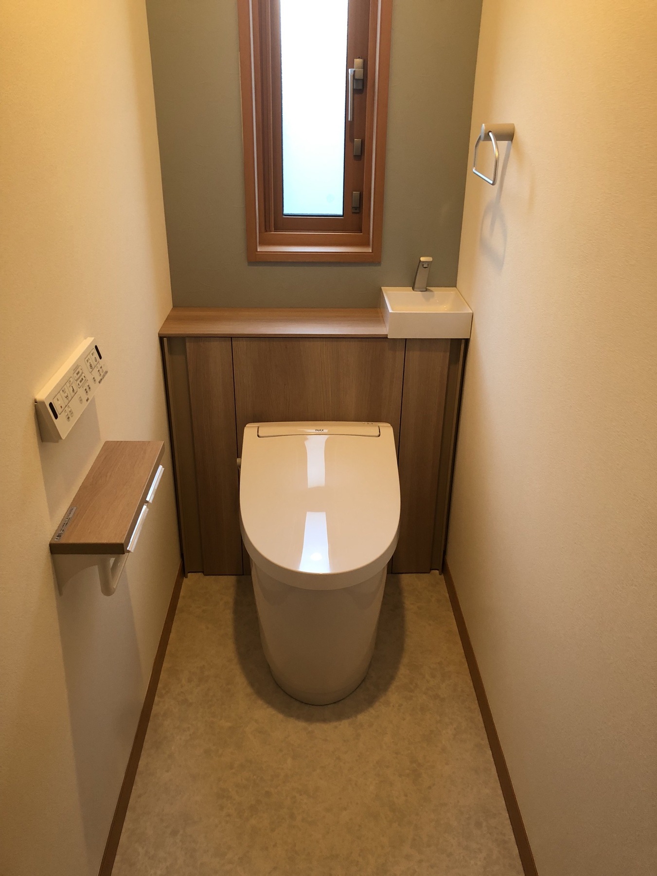 Jフィット　壁・床張り替え・紙巻交換の写真