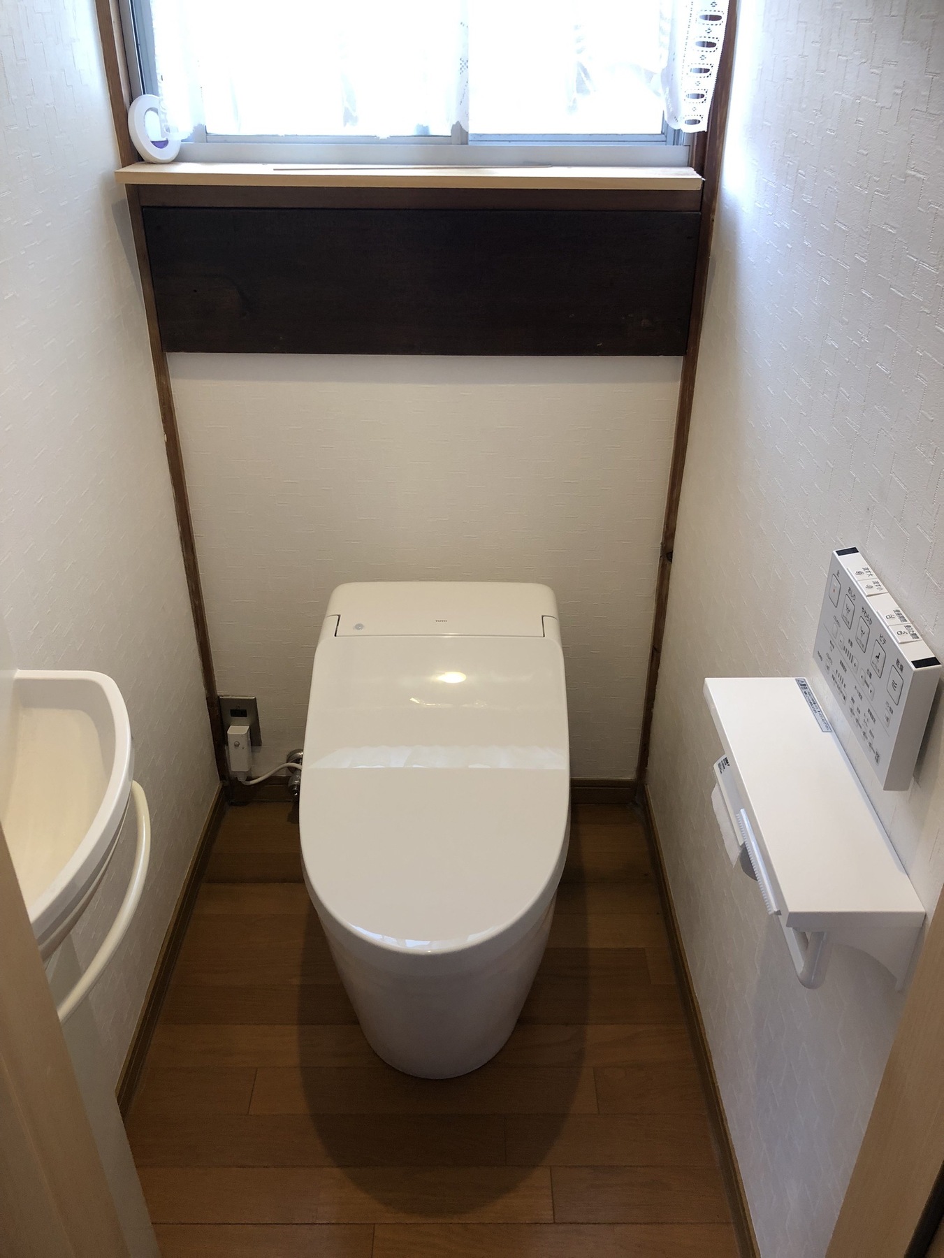 TOTO GGA3　紙巻器の写真