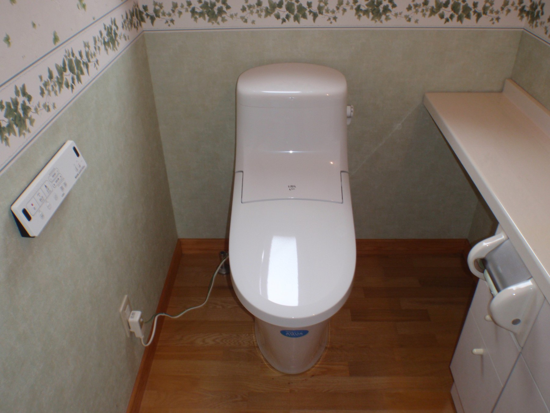 長野県長野市　おすすめ！　LIXILトイレ　アメージュZA 便器　洗浄便座機能のリフォーム写真