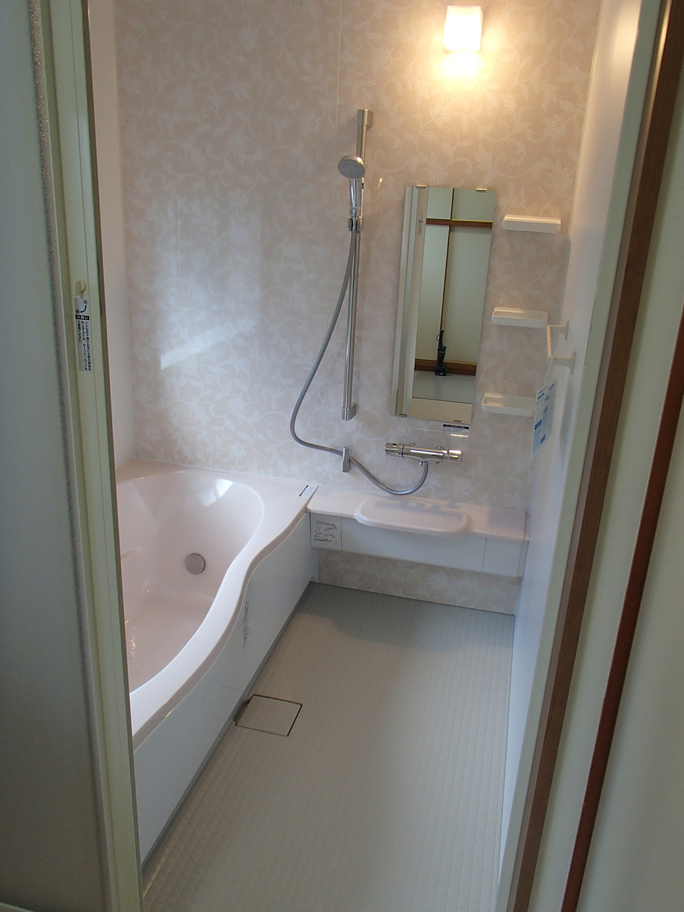 LIXILリモア　１６１６サイズのお風呂リニューアルのリフォーム写真