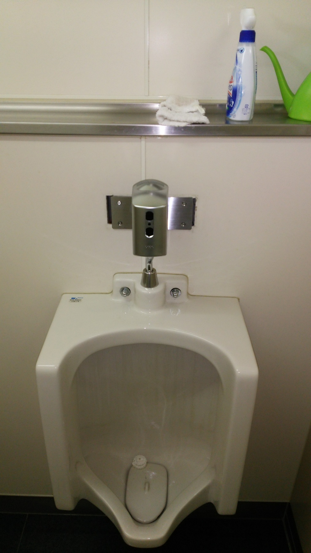 長野県長野市　事務所のトイレ（小便器）のリフォーム写真