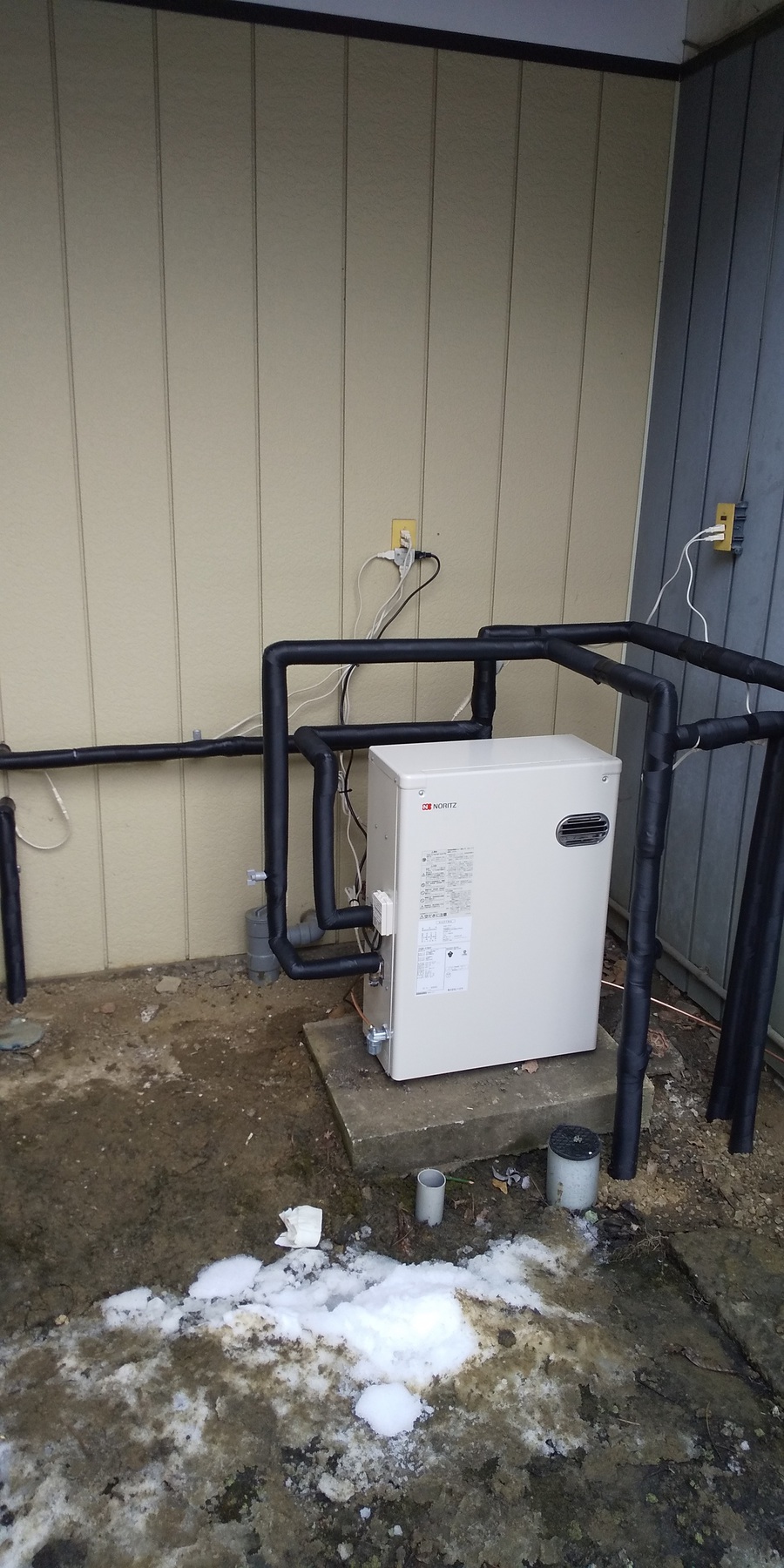 給湯専用器取替と配管保温工事のリフォーム写真