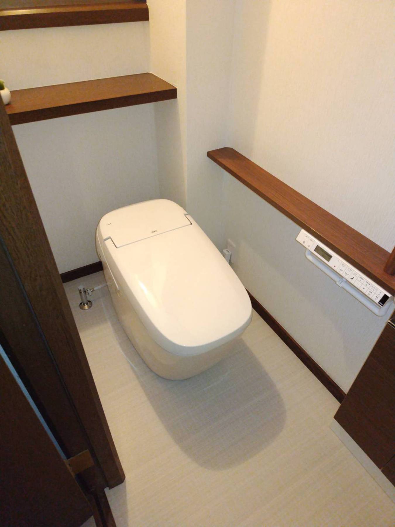 簡易水洗トイレ から 水洗トイレへ ・バリアフリー・手すり設置のリフォーム写真