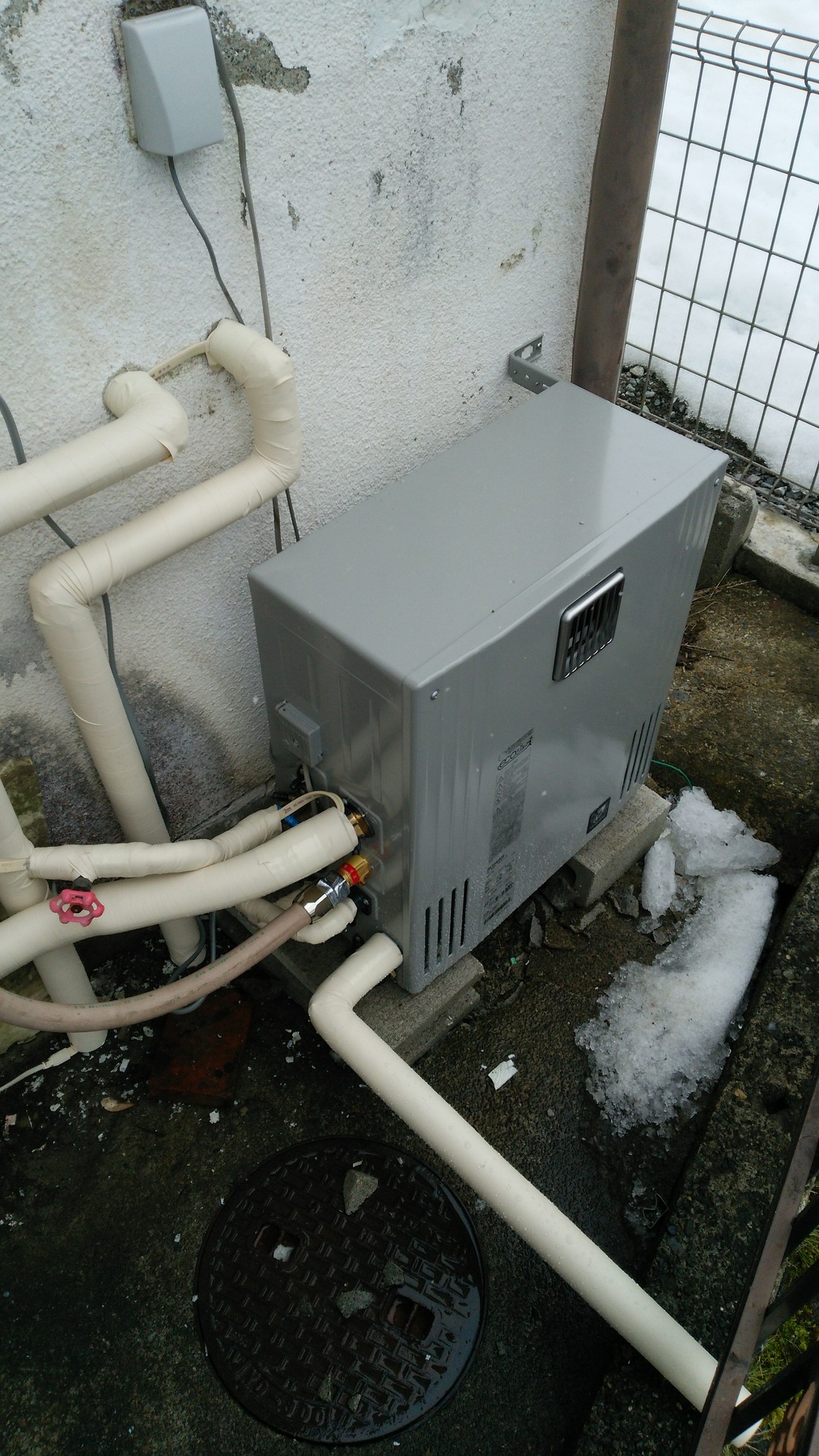 長野県長野市　パーパス　ガス給湯器　エコジョーズ交換のリフォーム写真